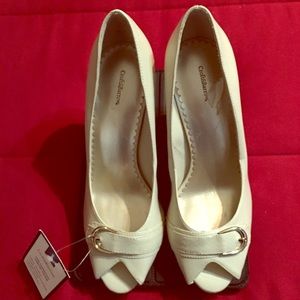 Brand new cream colored peep toe heels 👠